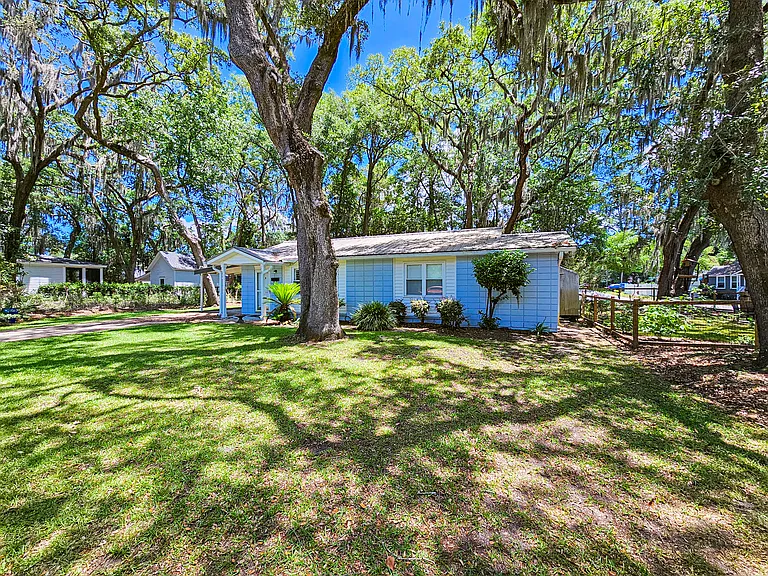 603 Huguenin Dr — Photo 25