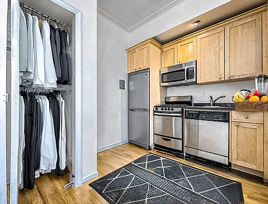 Rented by Manhattan Realty Group | media 3