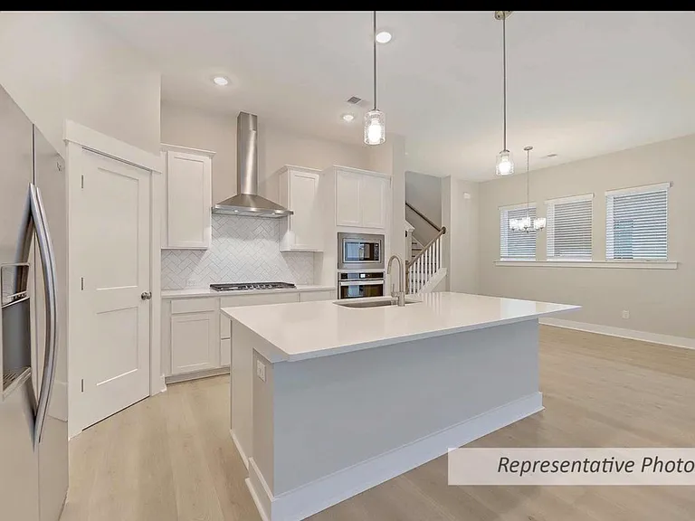 244 Newtown Creek Dr — Photo 2