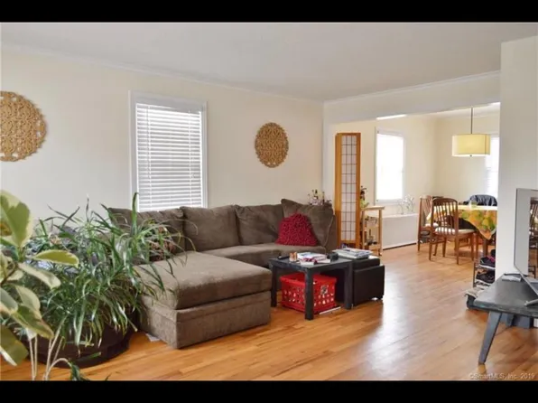 3 Pleasant St, West Hartford, CT 06107