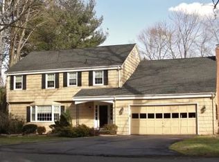 38 Lovelace Dr, West Hartford, CT 06117