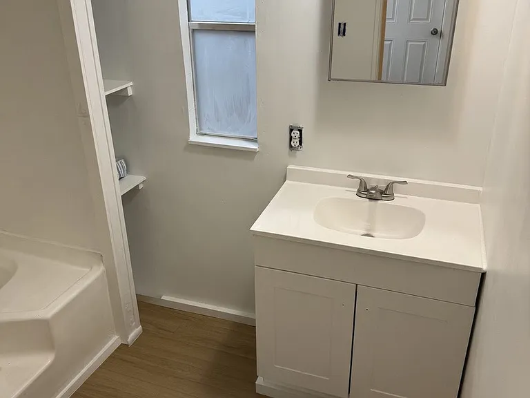 2615 NE 50th Dr — Photo 5