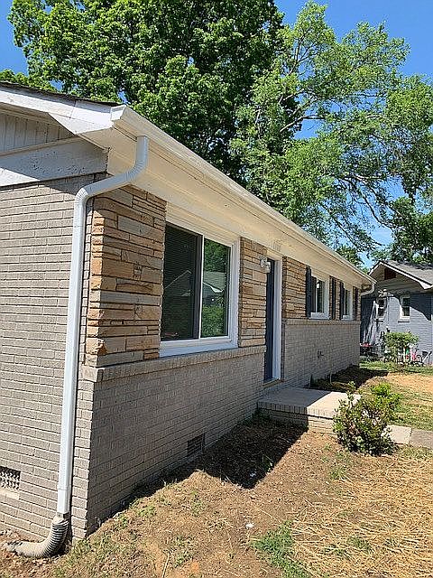 2nd image of 1427 Rollingwood Dr