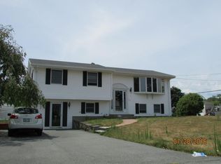 2 Weetamoe Rd, Middletown, RI 02842