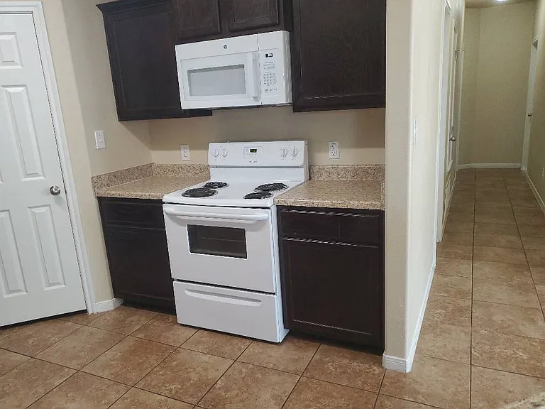 1207 Cavalry Ln #B — Photo 4