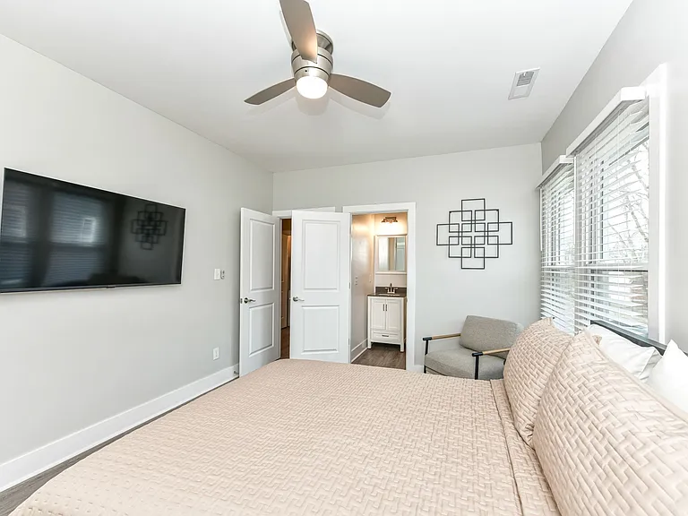 2645 N College Ave #C — Photo 13