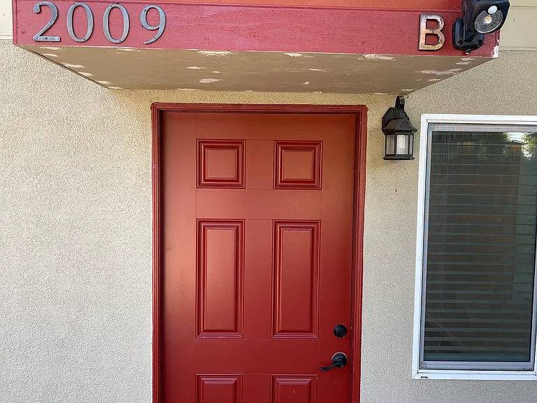 2009 Glenneyre St #B — Photo 5