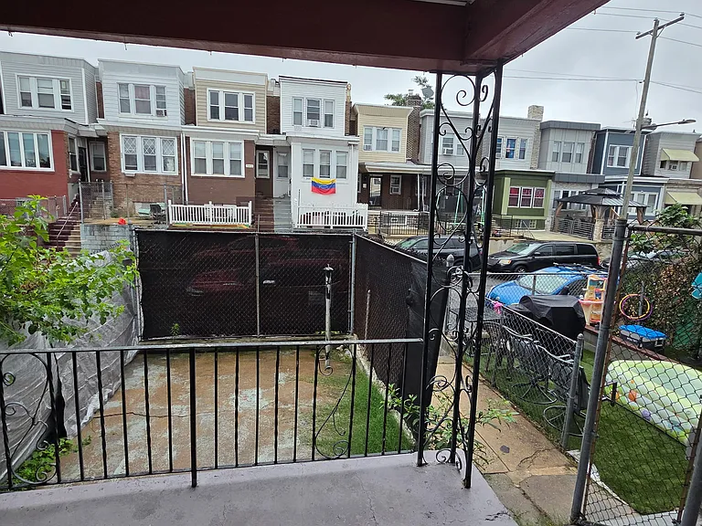 255 E Albanus St — Photo 2