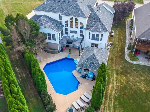 2724 Niagara Falls Ct, Festus, MO 63028