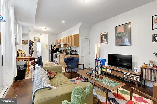 2010 E York St #1F Photo 1