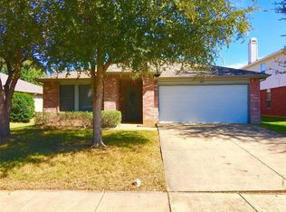 8413 Clear River Ln, Denton, TX 76210