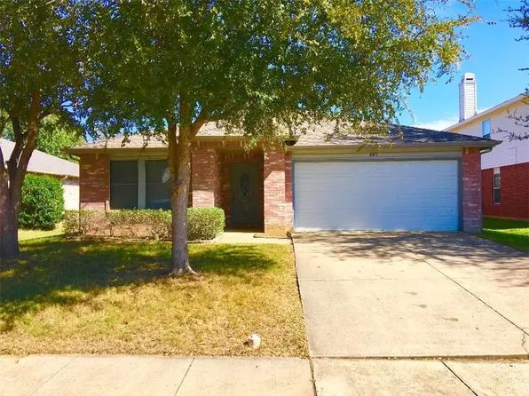 8413 Clear River Ln, Denton, TX 76210