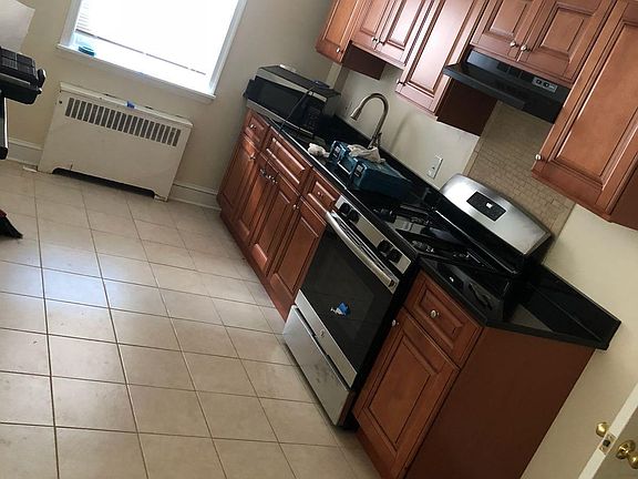 2nd image of 1415 McKinley St Floor 2