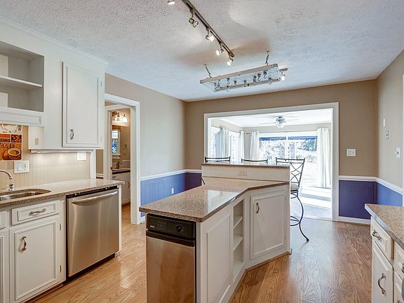 2nd image of 32 Juniper Dr