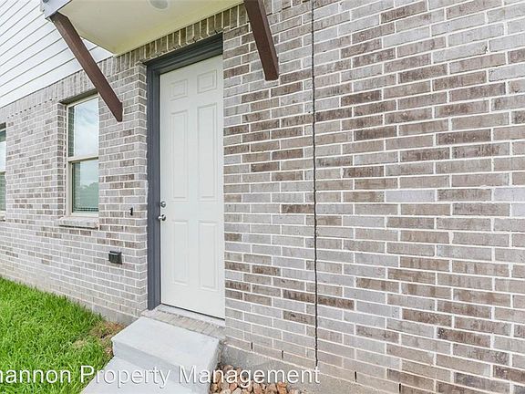 3rd image of 7104 Fannin St