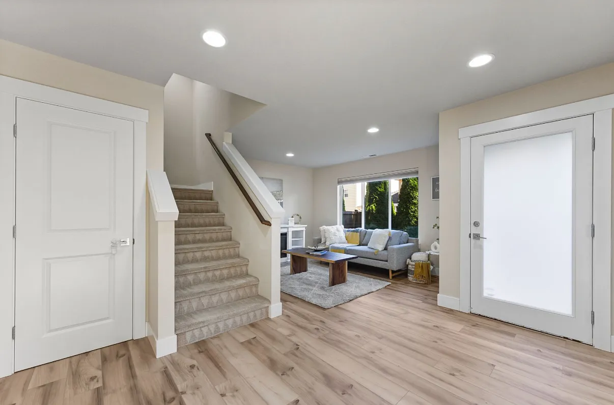 3 bed, 3.5 bath, 2353 sqft, $3,750 — Photo 3