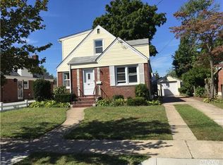 20 Gates Ave, Valley Stream, NY 11580