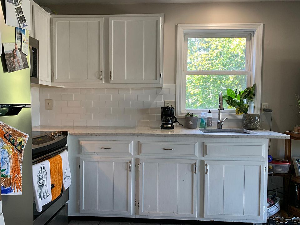 New subway tile backsplash, new quartz countertop and stainless steel deep sink. Stainless steel full size oven. Brand new microwave/vent above oven. New Stainless steel fridge.