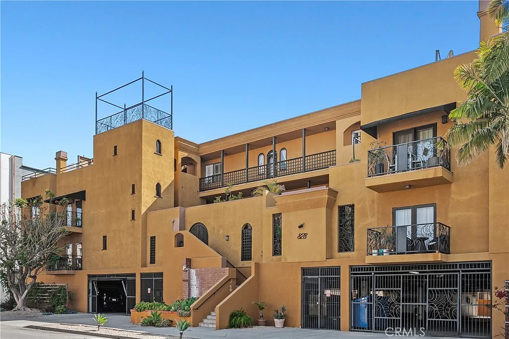 2 bed, 1010 sqft, $3,199 — Photo 1