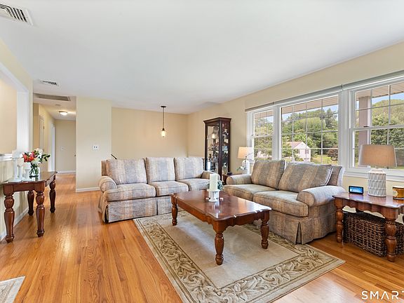 5th image of 3 Stonybrook Road