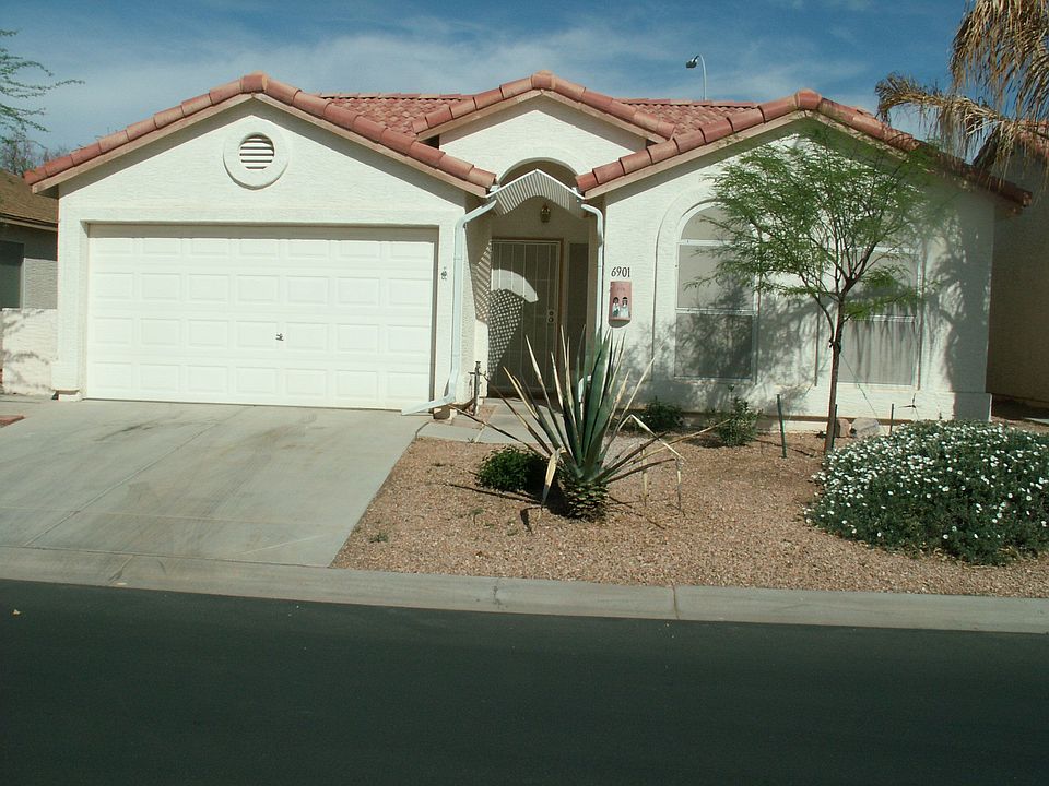  >Insert 1 car & golfcart here.