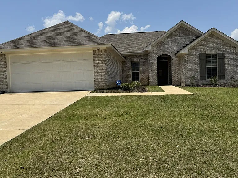 224 Hemingway Cir — Photo 1