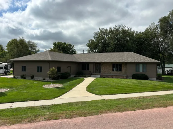 209 E Ash St, Ethan, SD 57334