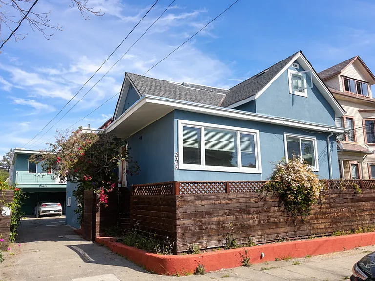 2045 Emerson St — Photo 11