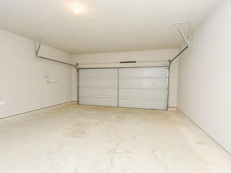 14042 Chinook Dr — Photo 32