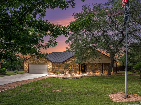 827 Settlers Ln, Bandera, TX 78003