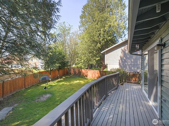 3rd image of 19013 Glen Haven Court NE