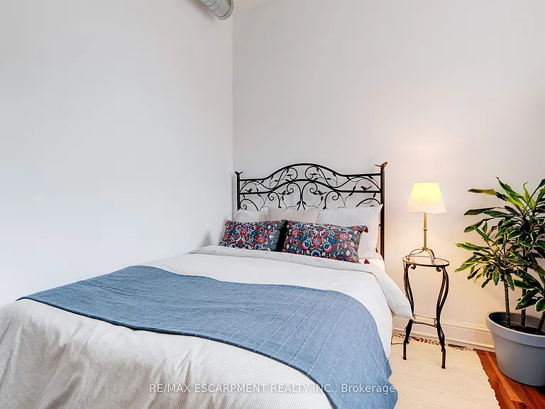 205 King St E #2 — Photo 8