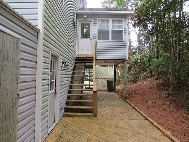 208 Stroud St — Photo 15