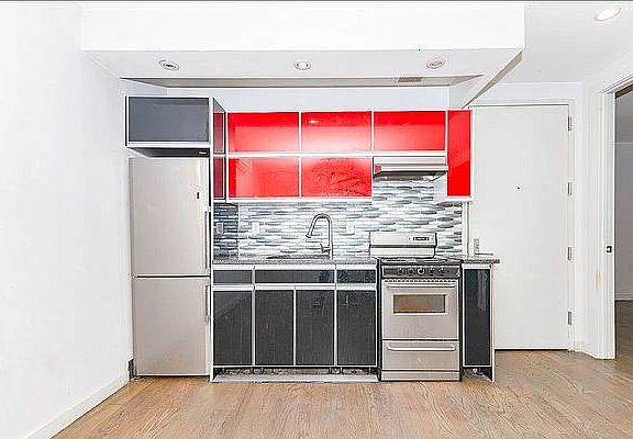 2nd image of 270 Jefferson St #4F