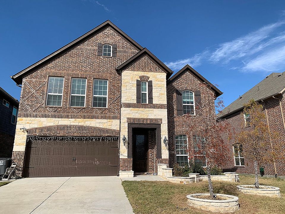 1st image of 2429 Twin Oaks Dr