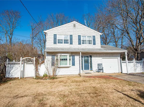 3 Florence Street, Nesconset, NY 11767