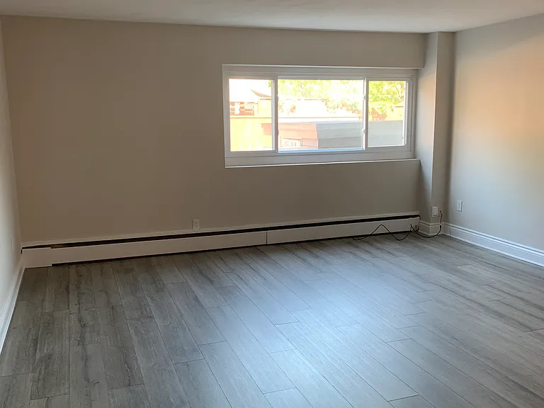99 Cartier St — Photo 20