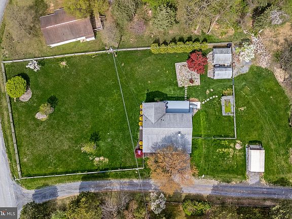 4th image of 29 Old Chestnut Dr