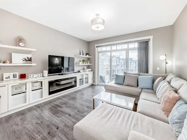 1651 N Symons Valley Pkwy NW, Calgary, AB T3P 0R9
