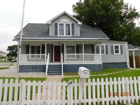 323 W B St
