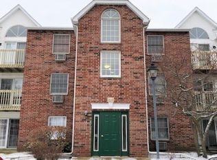 511 Leah Ln APT 2A, Woodstock, IL 60098