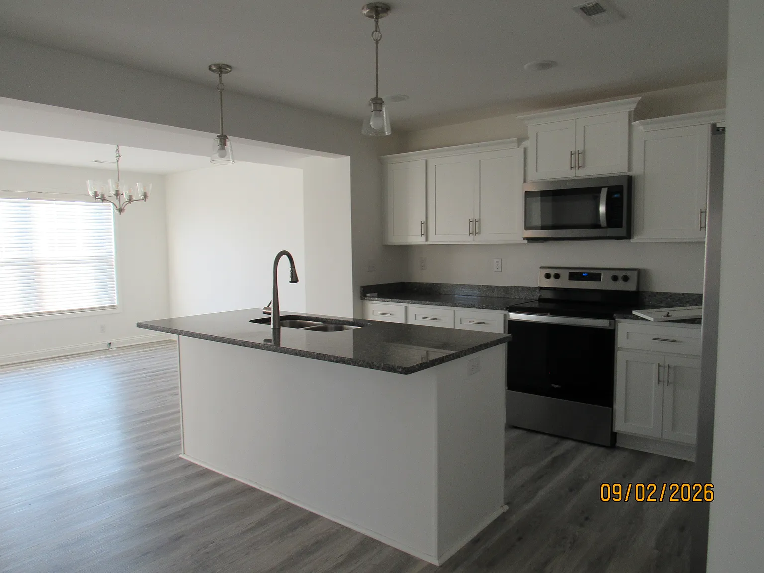 3 bed, 1872 sqft, $1,950 — Photo 3