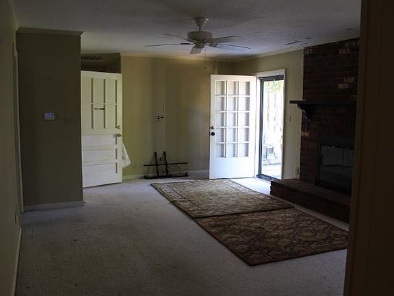 3rd image of 105 Creekwood Dr