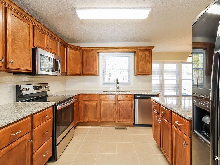 16 Knoll Brook Ct — Photo 4