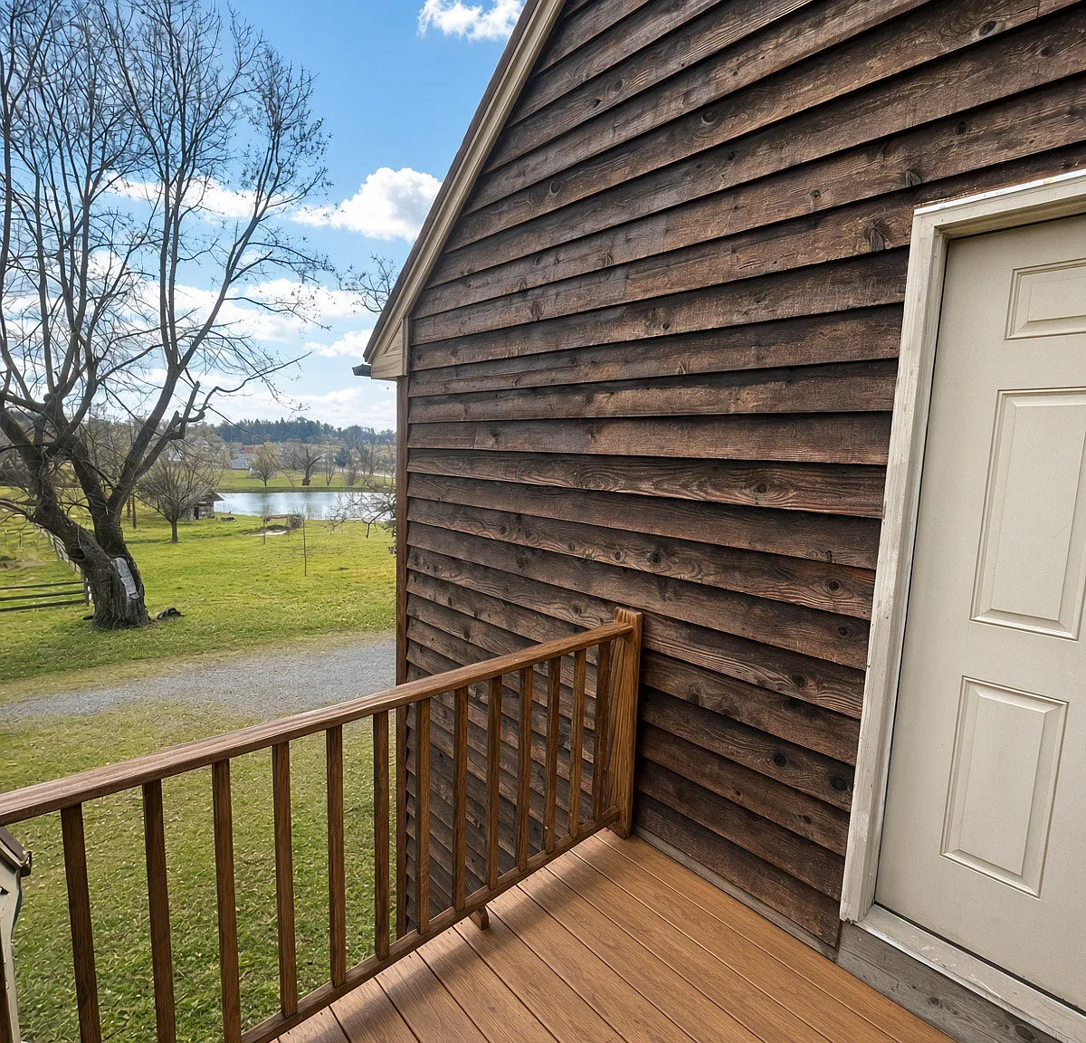 844 Round Hill Rd — Photo 1