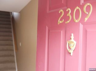 2309 Oakham Ct, Mahwah, NJ 07430