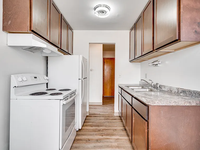 McCarron's View Apartments — Photo 40