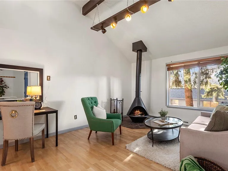 4308 NE Sunset Blvd #D-4 — Photo 1