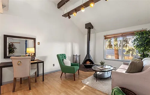 4308 NE Sunset Blvd Photo 1