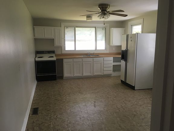 2nd image of 1402 Cypress St